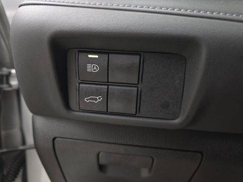 Used 2020 Toyota Highlander XLE FWD image 33