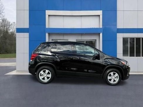 Used 2021 Chevrolet Trax LT w/ Driver Confidence Package image 6