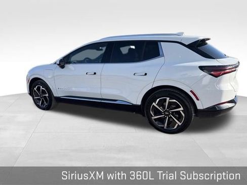 Used 2025 Chevrolet Equinox EV LT w/ Convenience Package image 11