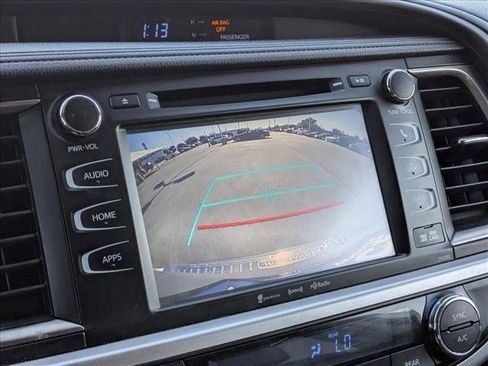 Used 2019 Toyota Highlander XLE image 11