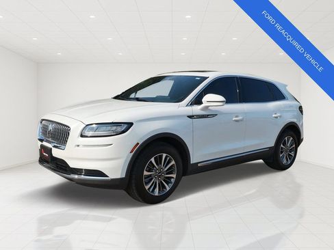 Used 2023 Lincoln Nautilus Reserve AWD/4WD image 2