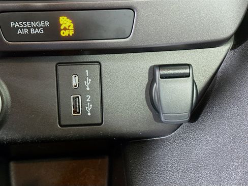 Used 2025 Nissan Leaf S image 25