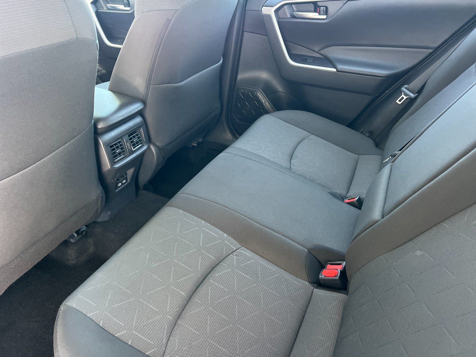 Used 2025 Toyota RAV4 XLE AWD/4WD image 12