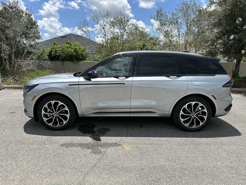 Used 2025 Lincoln Nautilus Reserve AWD/4WD image 3