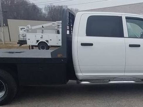 Used 2017 RAM 3500 SLT w/ Quick Order Package 29G SLT AWD/4WD image 2