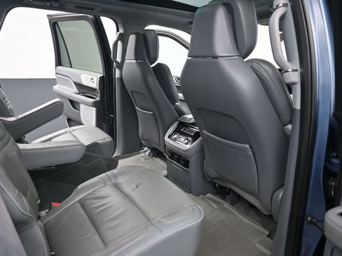 Used 2018 Lincoln Navigator Reserve w/ Technology Package image 12