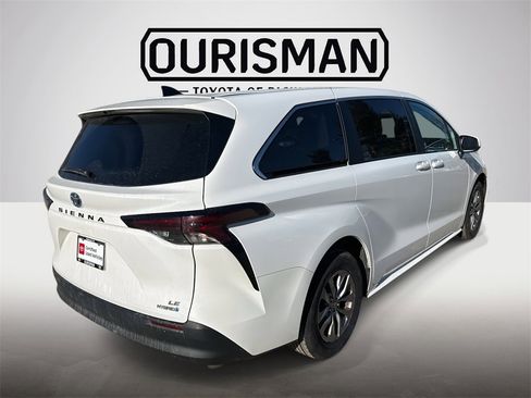 Certified 2024 Toyota Sienna LE image 7