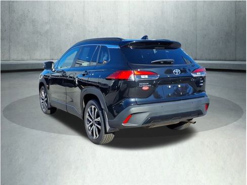 Certified 2022 Toyota Corolla Cross XLE image 24