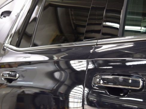 Used 2023 Chevrolet Tahoe High Country w/ LPO, Illumination Package AWD/4WD image 18