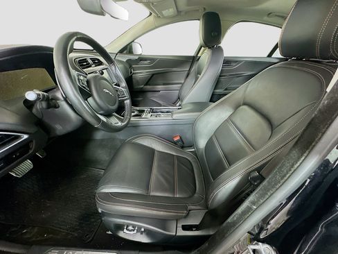 Used 2019 Jaguar XE Prestige RWD image 13