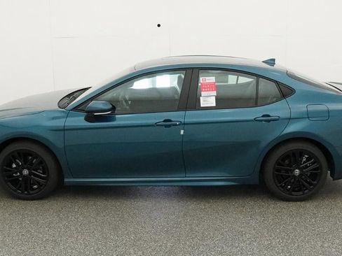 New 2026 Toyota Camry SE image 3