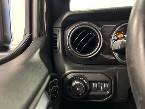 Used 2021 Jeep Wrangler Unlimited Sport image 17