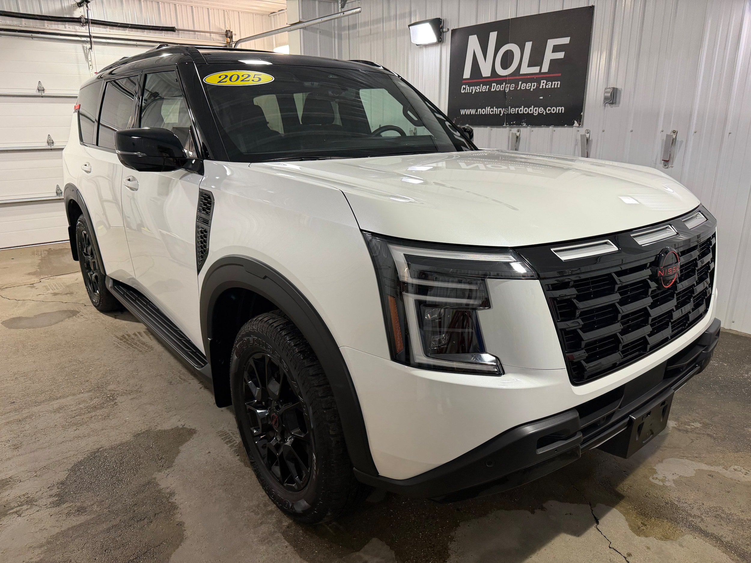 Used 2025 Nissan Armada PRO-4X w/ Pro-4X Premium Package AWD/4WD image 2