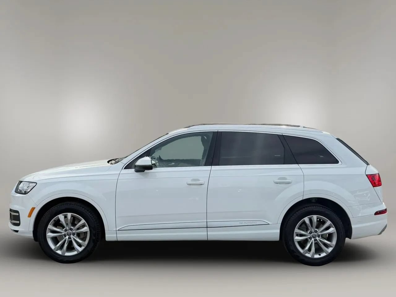 Used 2017 Audi Q7 3.0T Premium Plus w/ Premium Plus Package AWD/4WD image 4