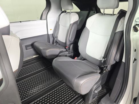 Used 2022 Toyota Sienna XSE AWD/4WD image 28