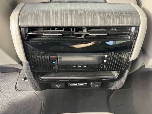 Certified 2023 Jeep Wagoneer Series III w/ Premium Group I AWD/4WD image 23