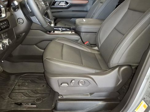 New 2025 GMC Yukon XL Denali w/ Sun & Power Step Package image 14