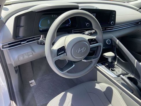 Certified 2026 Hyundai Elantra SE FWD image 12