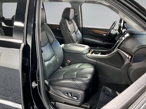 Used 2016 Cadillac Escalade Luxury image 28