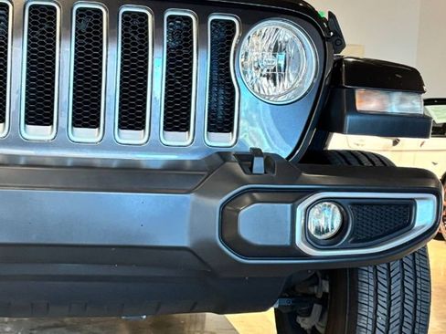 Used 2018 Jeep Wrangler Unlimited Sahara image 5