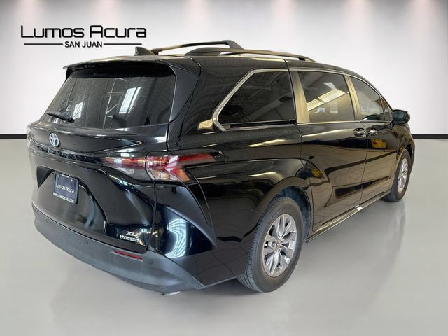 Used 2023 Toyota Sienna XLE w/ XLE Plus Package FWD image 7