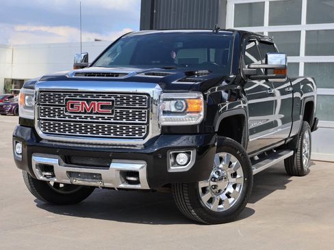 Used 2019 GMC Sierra 2500 Denali w/ Duramax Plus Package image 3