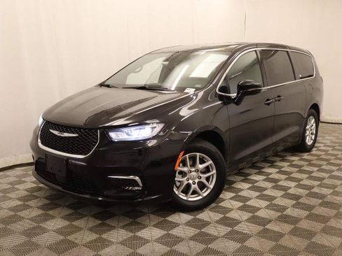 Used 2025 Chrysler Pacifica Select FWD image 26