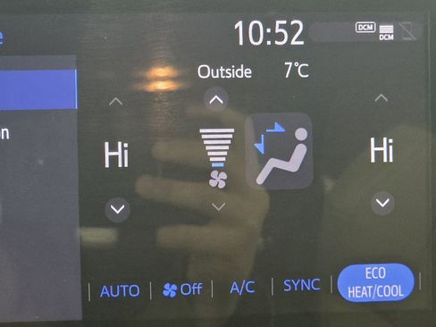 Used 2021 Toyota Sienna Limited image 35