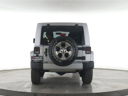 Used 2018 Jeep Wrangler Unlimited Sahara w/ Connectivity Group AWD/4WD image 11
