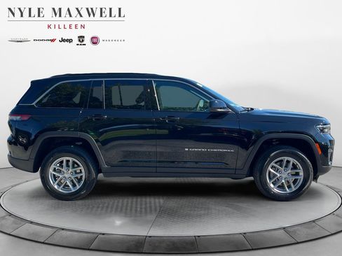 New 2025 Jeep Grand Cherokee Laredo image 17