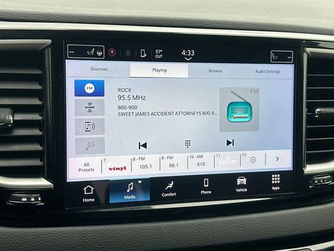 Used 2023 Chrysler Pacifica Touring-L image 19