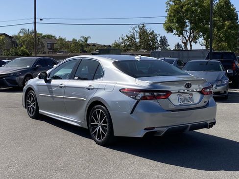 Used 2023 Toyota Camry SE FWD image 4