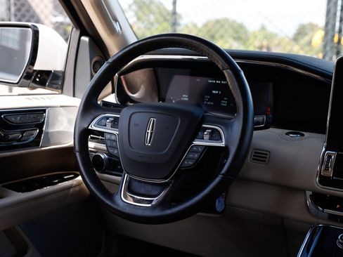 Used 2021 Lincoln Navigator L Reserve image 35