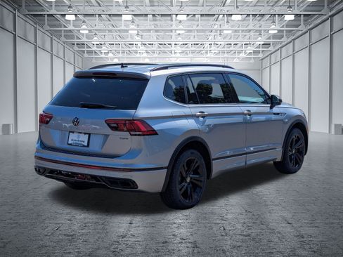 Used 2023 Volkswagen Tiguan SE R-Line AWD/4WD image 5