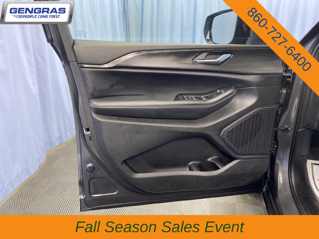 Used 2023 Jeep Grand Cherokee L Altitude AWD/4WD image 13