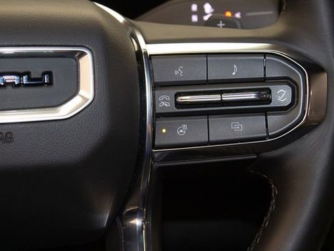 Used 2025 GMC Yukon Denali image 32