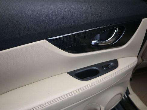 Used 2014 Nissan Rogue SL w/ SL Premium Package FWD image 15