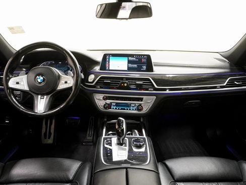 Used 2021 BMW 750i xDrive w/ Executive Package image 13