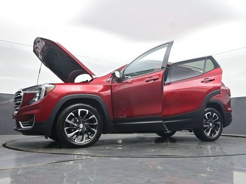 Used 2023 GMC Terrain SLT w/ LPO, Floor Liner Package FWD image 57