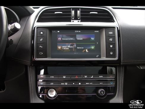 Used 2018 Jaguar F-PACE S image 21