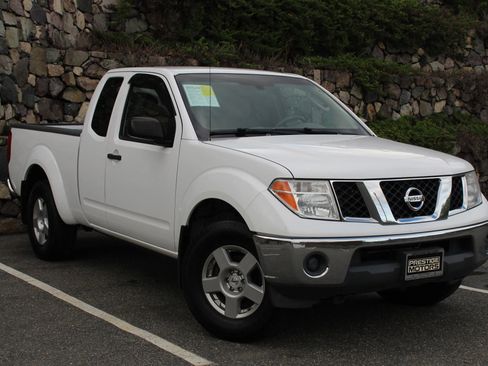 Used 2008 Nissan Frontier SE w/ SE Value Truck Pkg image 4