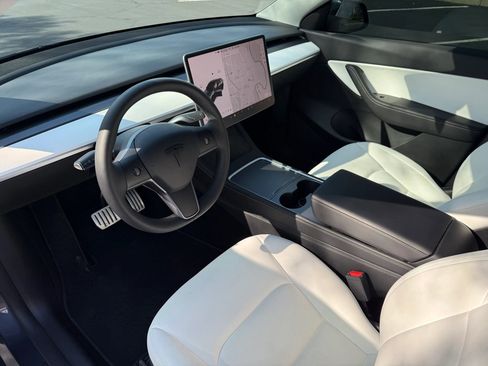 Used 2022 Tesla Model Y Performance image 11