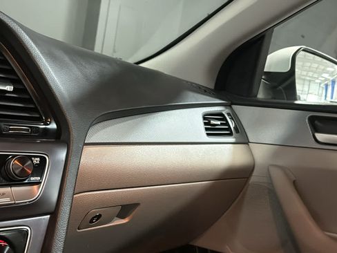 Used 2018 Hyundai Sonata SE w/ Winter Weather Package FWD image 18