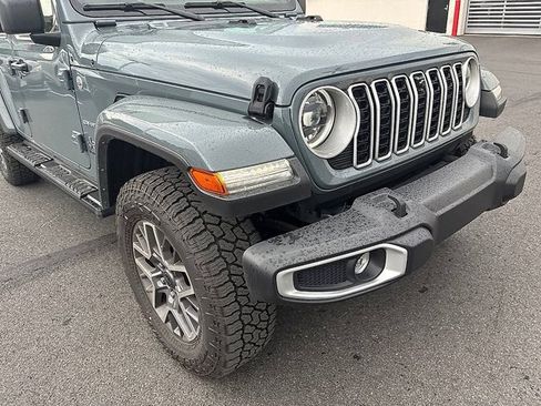 Used 2024 Jeep Wrangler Unlimited Sahara w/ Technology Group AWD/4WD image 21