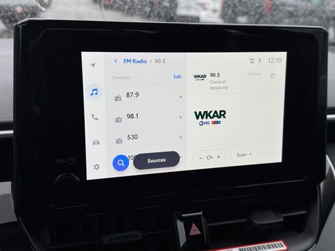 Used 2025 Toyota Corolla LE image 4