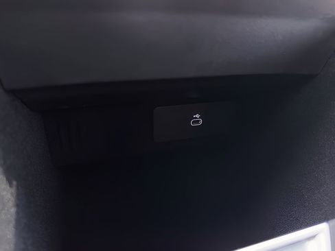 Used 2025 Land Rover Range Rover Sport Dynamic SE image 15