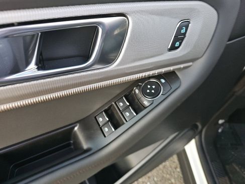 New 2026 Ford Explorer Active w/ Active Comfort Package image 32