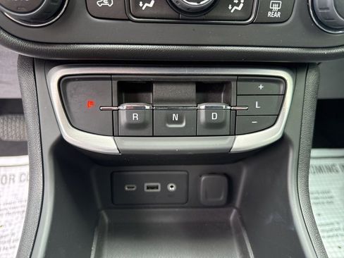 Used 2024 GMC Terrain SLE w/ Driver Convenience Package AWD/4WD image 34