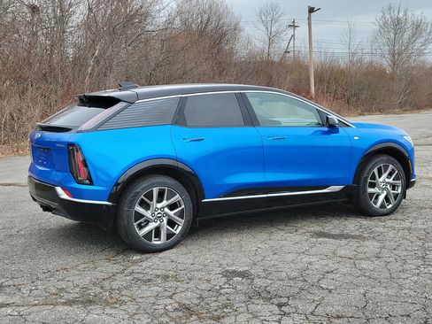 New 2026 Cadillac Optiq Luxury 2 image 7