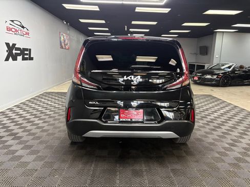 Used 2023 Kia Soul LX w/ LX Technology Package FWD image 9